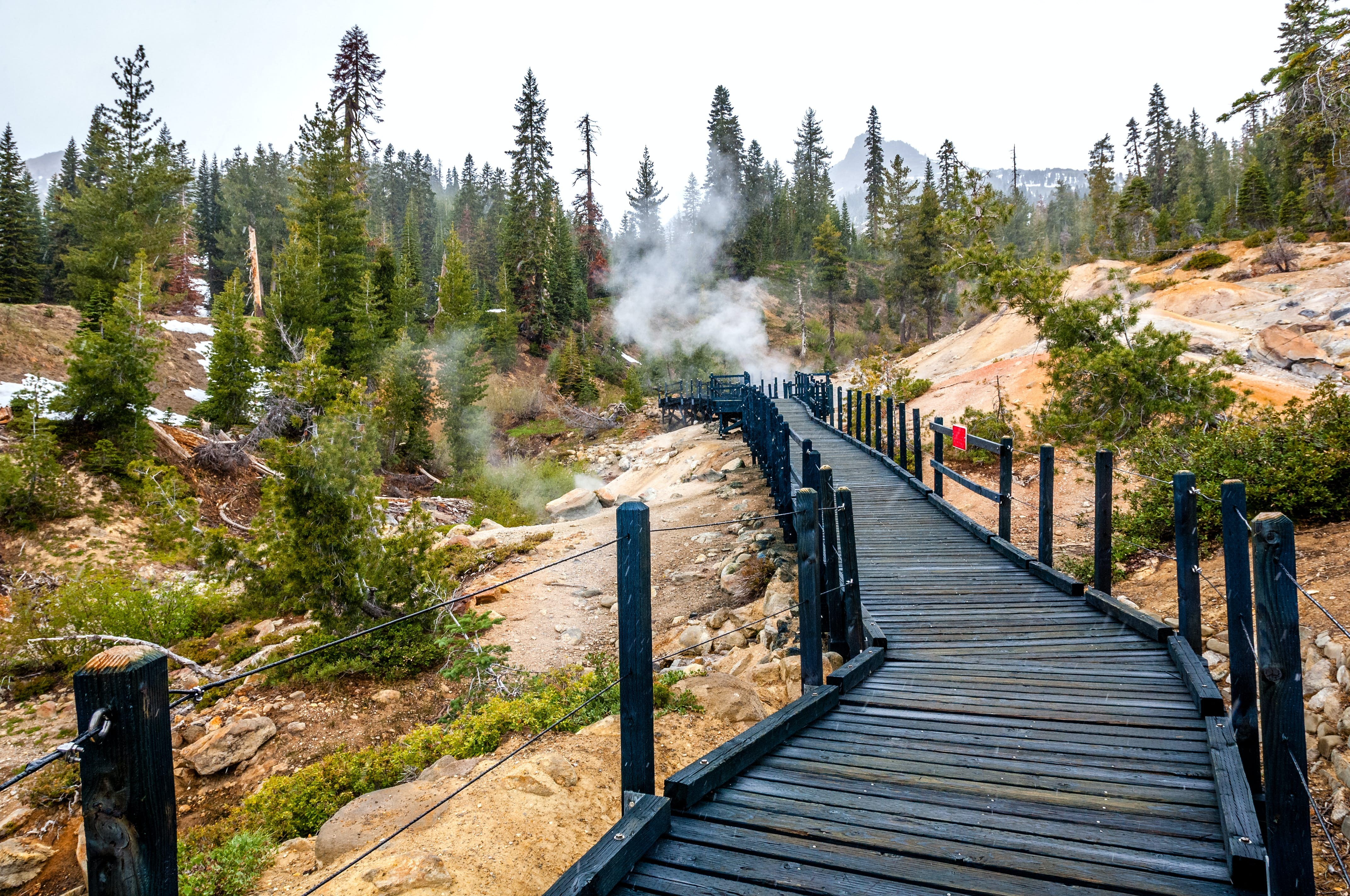 Parc national volcanique de Lassen – volcans, sources chaudes et sentiers