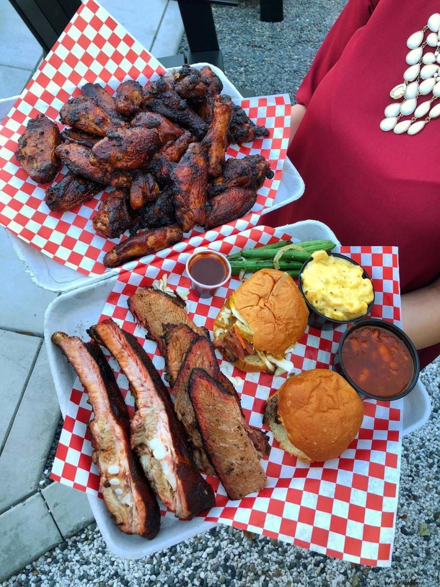 Où manger et boire dans le district d emballage d Anaheim : Jav’s BBQ