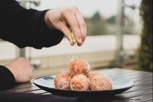 Comment déguster un beignet pour adultes