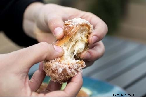 Comment déguster un beignet pour adultes