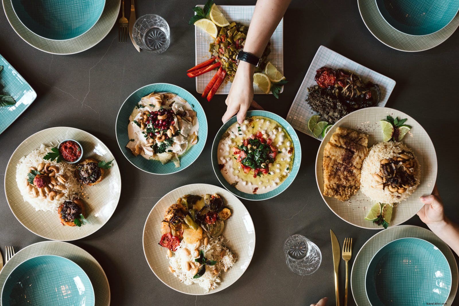 Bien manger, faire le bien : 10 restaurants qui améliorent la vie des réfugiés