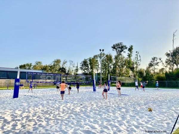 Volley-ball de plage au South Beach Sports Bar & Grill 🏐