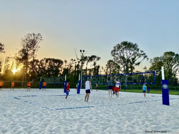 Volley-ball de plage au South Beach Sports Bar & Grill 🏐