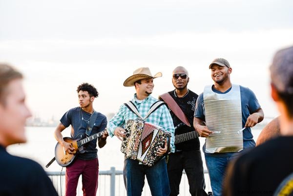 Live @ the Lakefront revient !