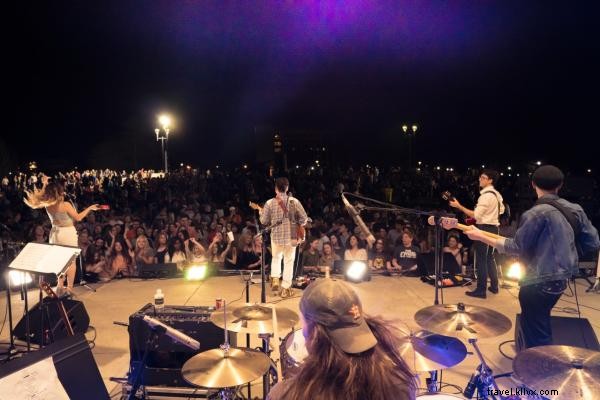 Live @ the Lakefront revient !