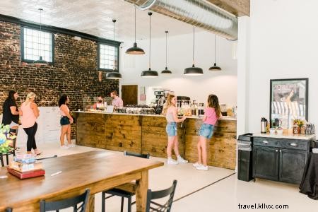 Il faut un village ! – L’histoire de la résilience du Village Coffeehouse
