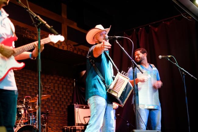 Profitez de Movin  Lake Charles : Groovin  at the Grove