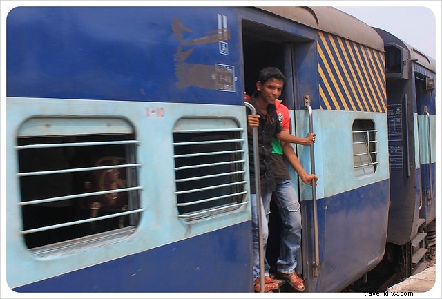 Voyage à bord des trains indiens : une véritable montagne russe