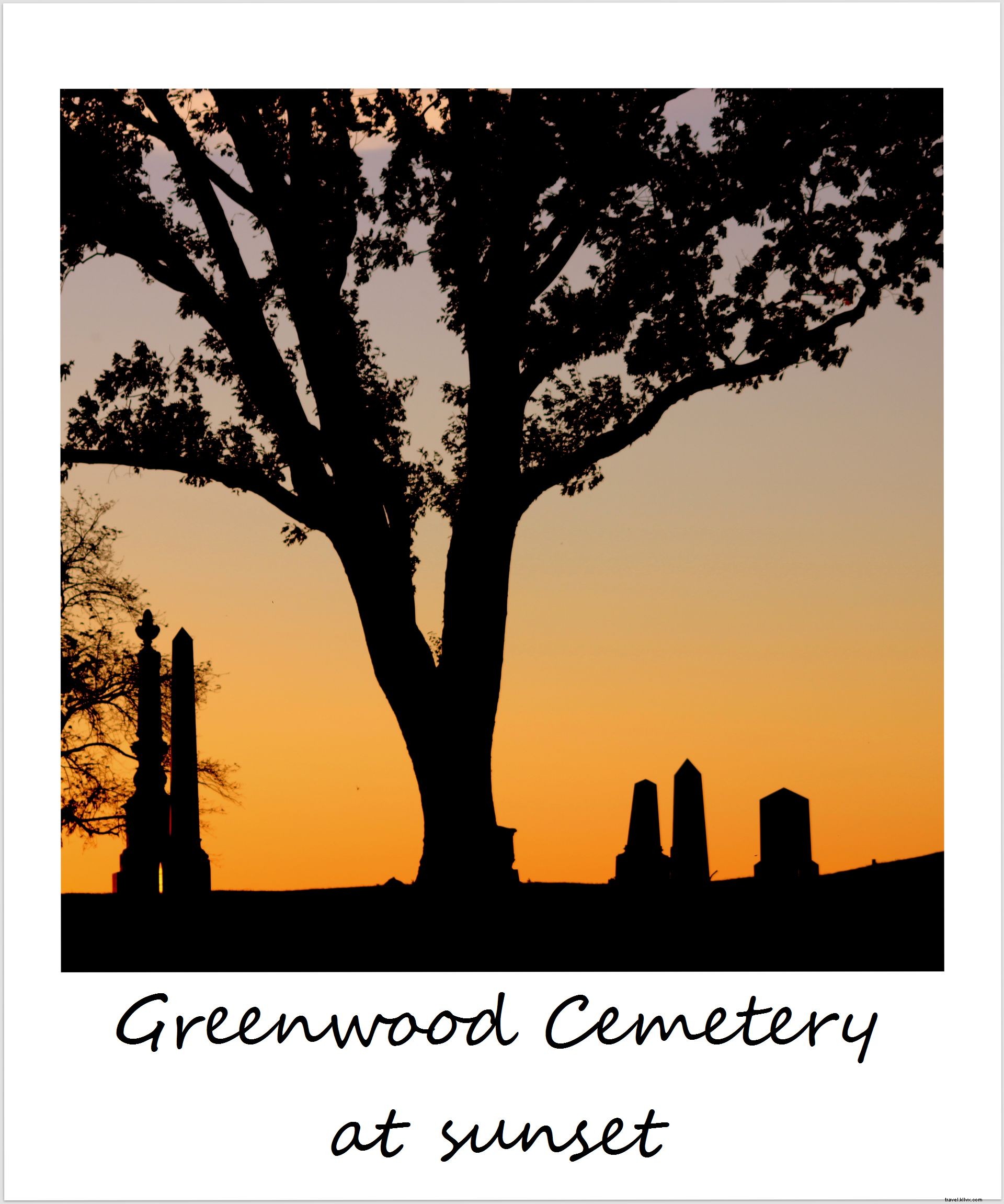 Polaroid de la semaine : Coucher de soleil au cimetière Green‑Wood, Brooklyn
