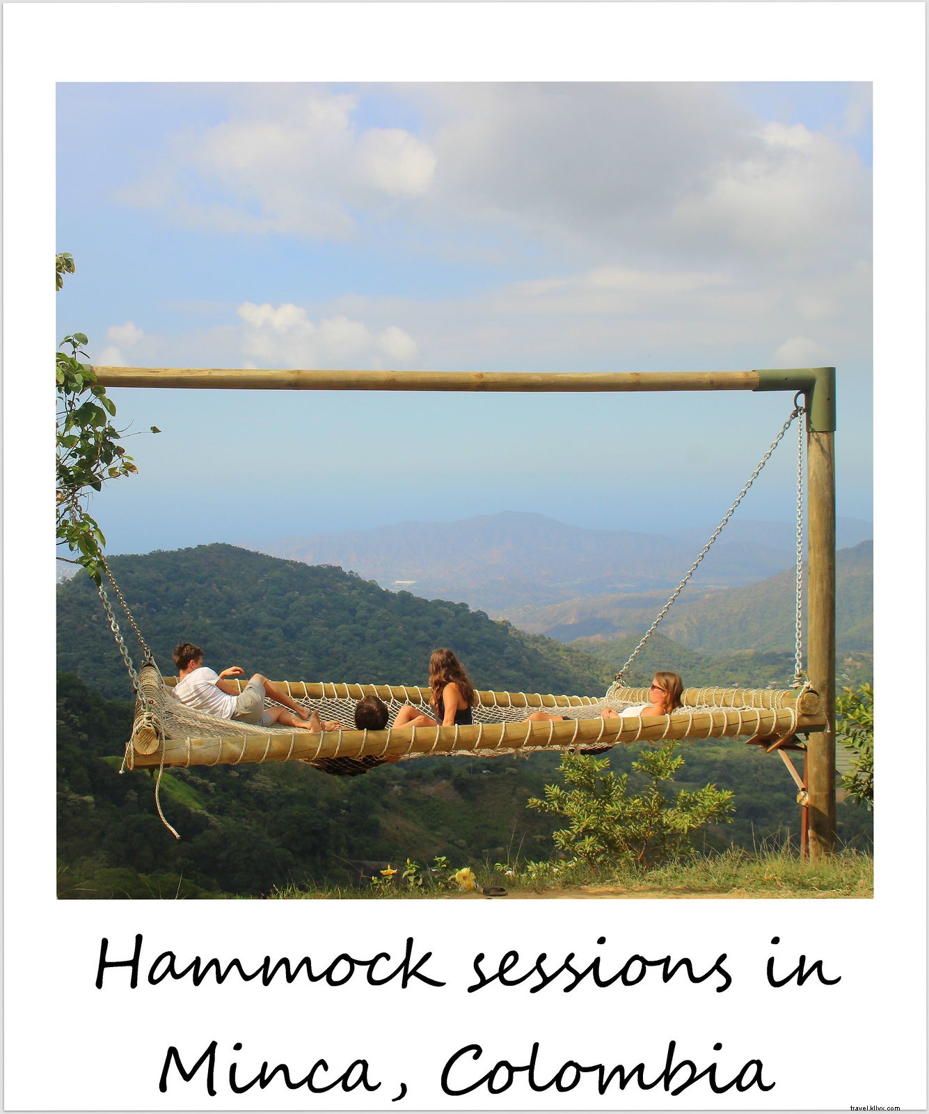 Polaroid de la semaine : panorama montagneux depuis un hamac géant à Minca, Colombie