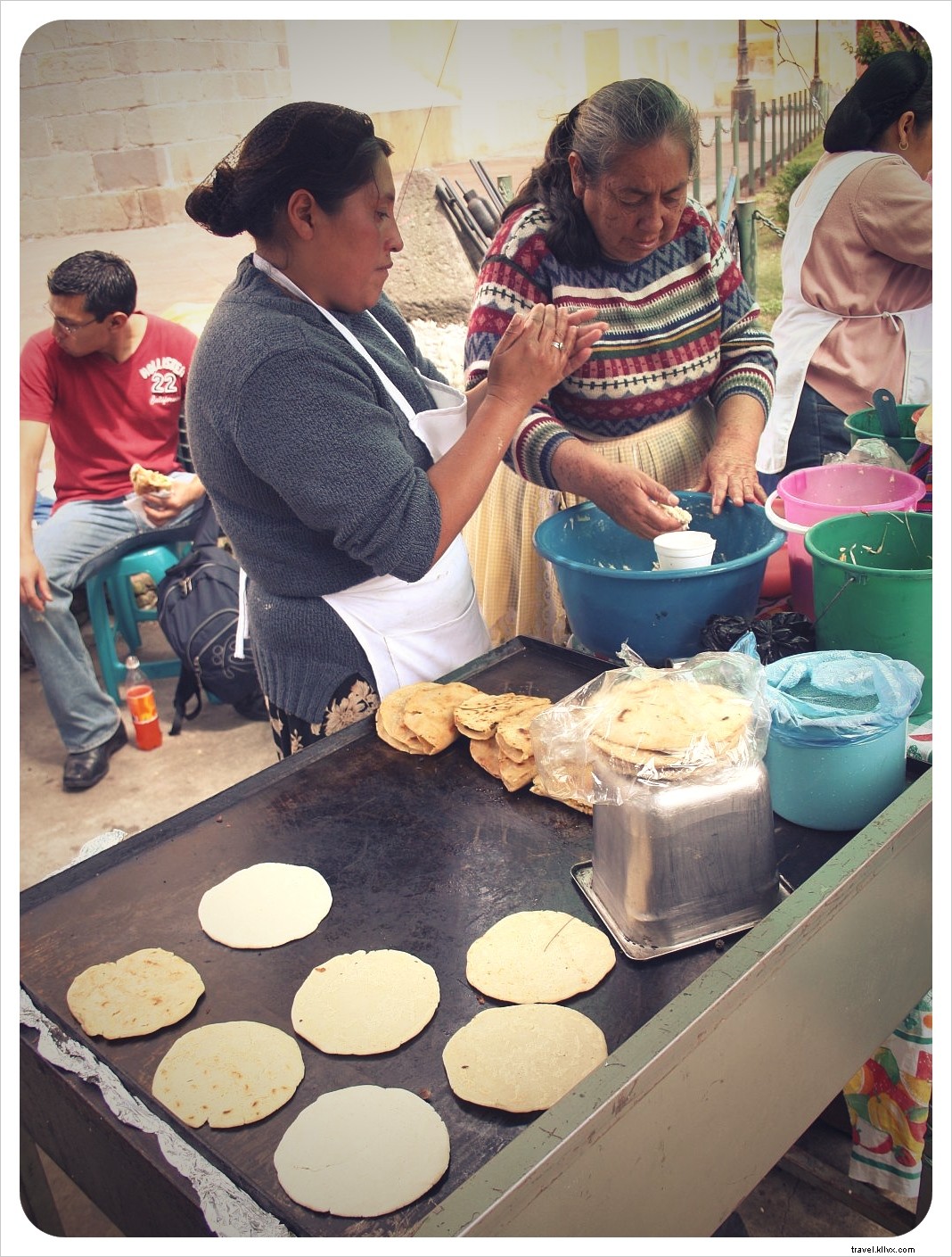 Accros de la street food au Salvador : à la chasse aux pupusas
