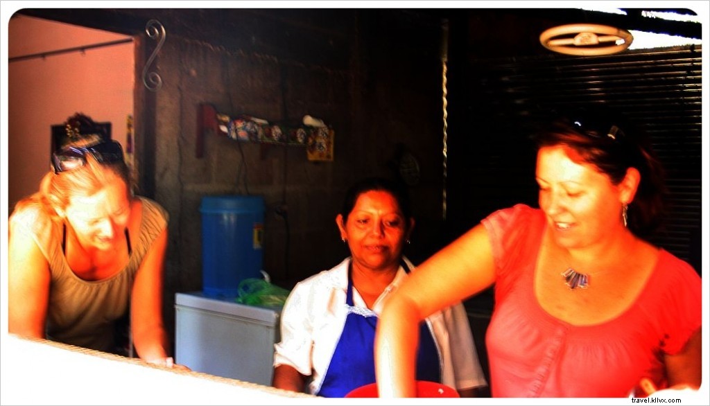 Préparer l Indio Viejo végétarien à León, Nicaragua