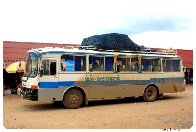 Vomissements, toilettes à la turque et des mandarines à gogo : une journée de transport (pas si) typique au Laos