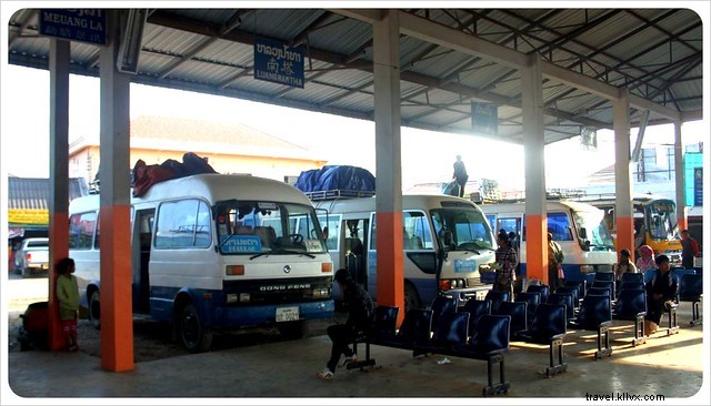 Vomissements, toilettes à la turque et des mandarines à gogo : une journée de transport (pas si) typique au Laos