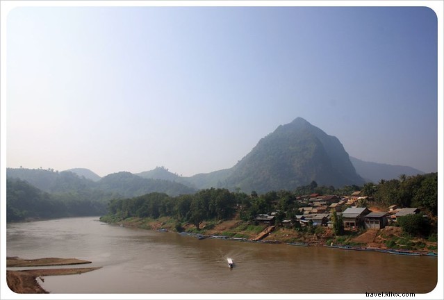 Vomissements, toilettes à la turque et des mandarines à gogo : une journée de transport (pas si) typique au Laos