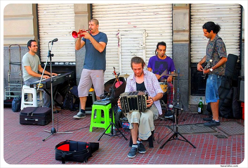 Photos du marché dominical des antiquaires à San Telmo, Buenos Aires