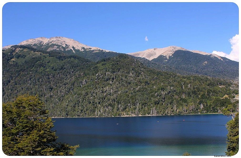À travers le verre : scènes de route en Argentine