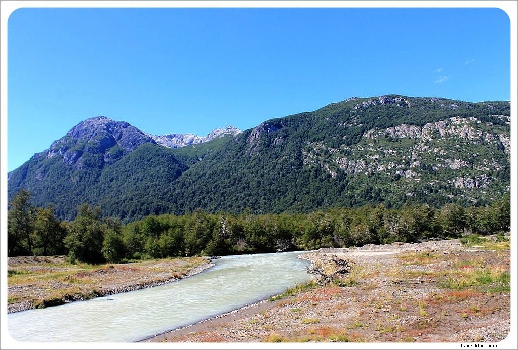 À travers le verre : scènes de route en Argentine