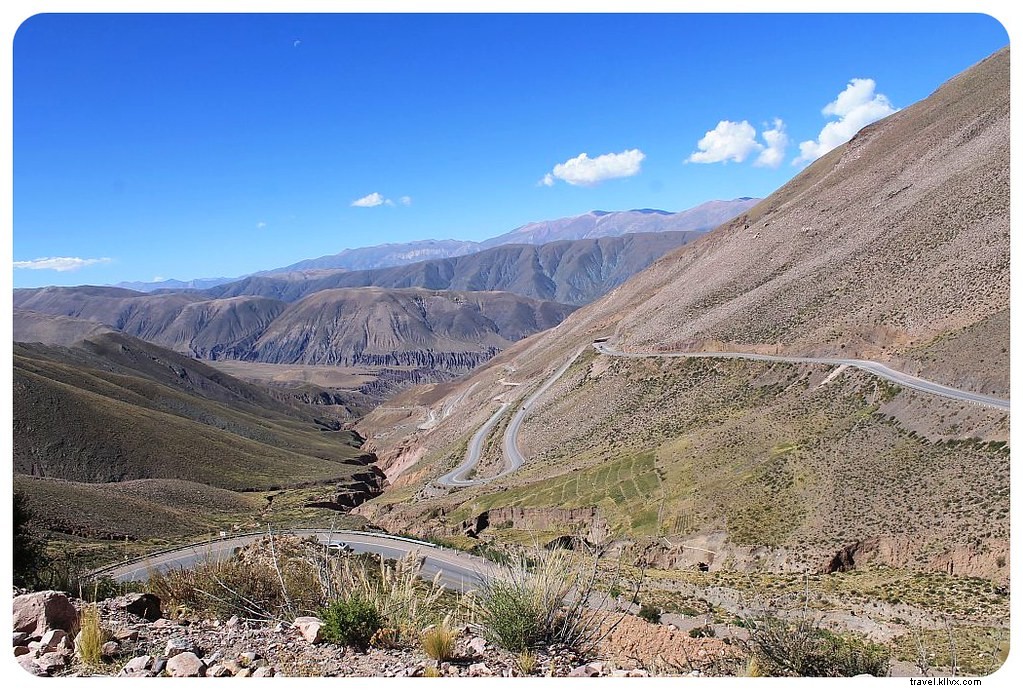 À travers le verre : scènes de route en Argentine
