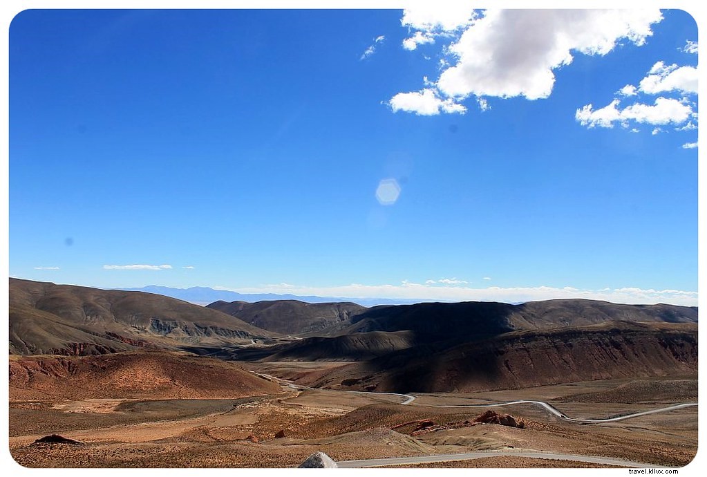 À travers le verre : scènes de route en Argentine