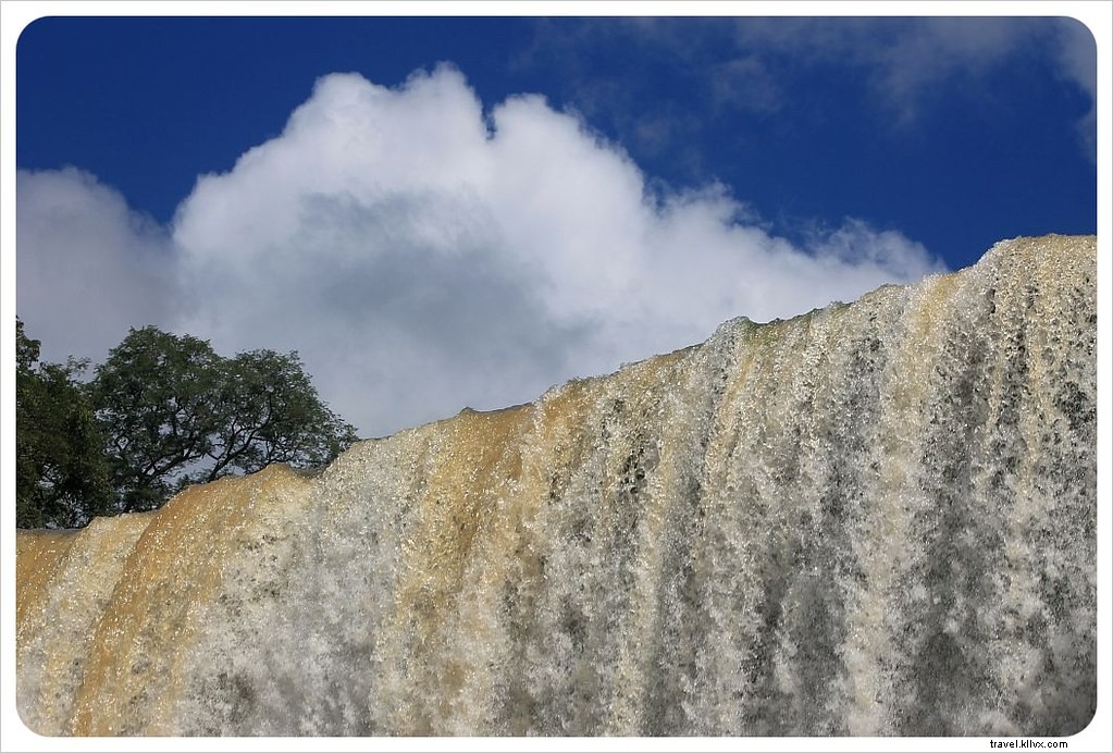 Elle a dit, il a dit : le détour par les chutes d Iguazú