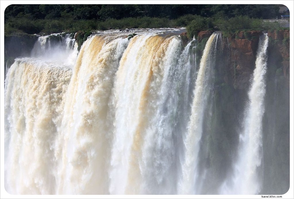 Elle a dit, il a dit : le détour par les chutes d Iguazú