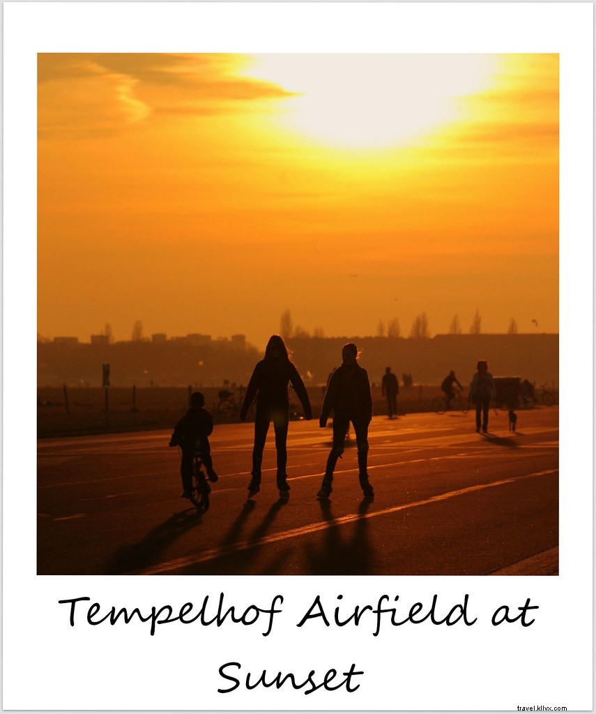 Polaroïd de la semaine : coucher de soleil sur l’aérodrome de Tempelhof, Berlin