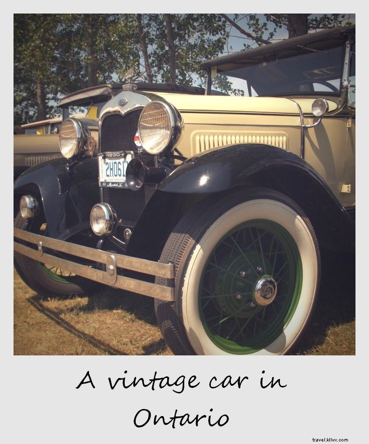 Polaroid de la semaine : Une voiture ancienne en Ontario, Canada