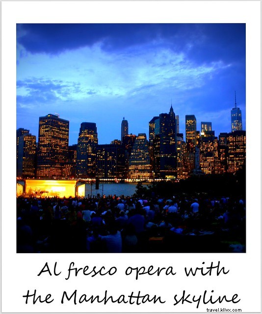 Polaroid de la semaine : opéra en plein air avec les toits de Manhattan