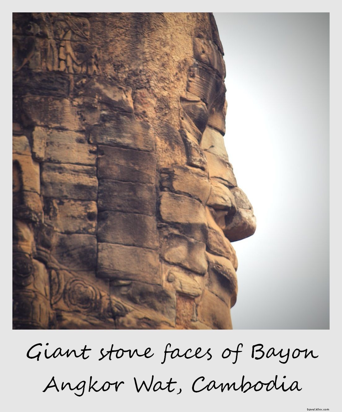 Polaroïd de la semaine : le visage de pierre géant du Bayon à Angkor Vat, Cambodge