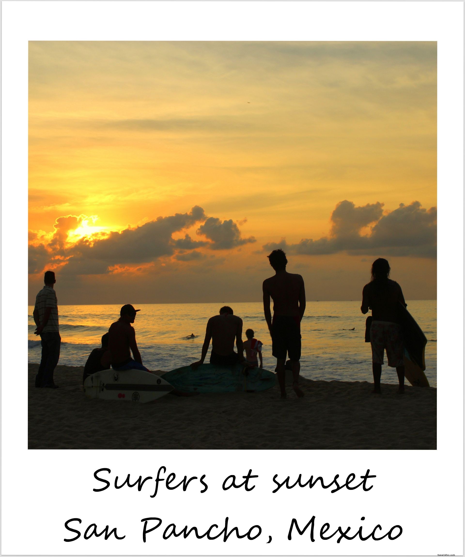 Polaroid de la semaine : coucher de soleil et surfeurs à San Pancho, Mexique