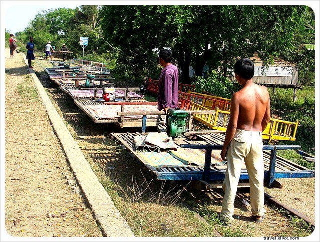 Un trajet insolite en train de bambou à Battambang