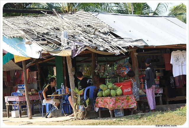 Un trajet insolite en train de bambou à Battambang