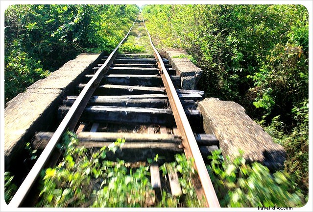 Un trajet insolite en train de bambou à Battambang