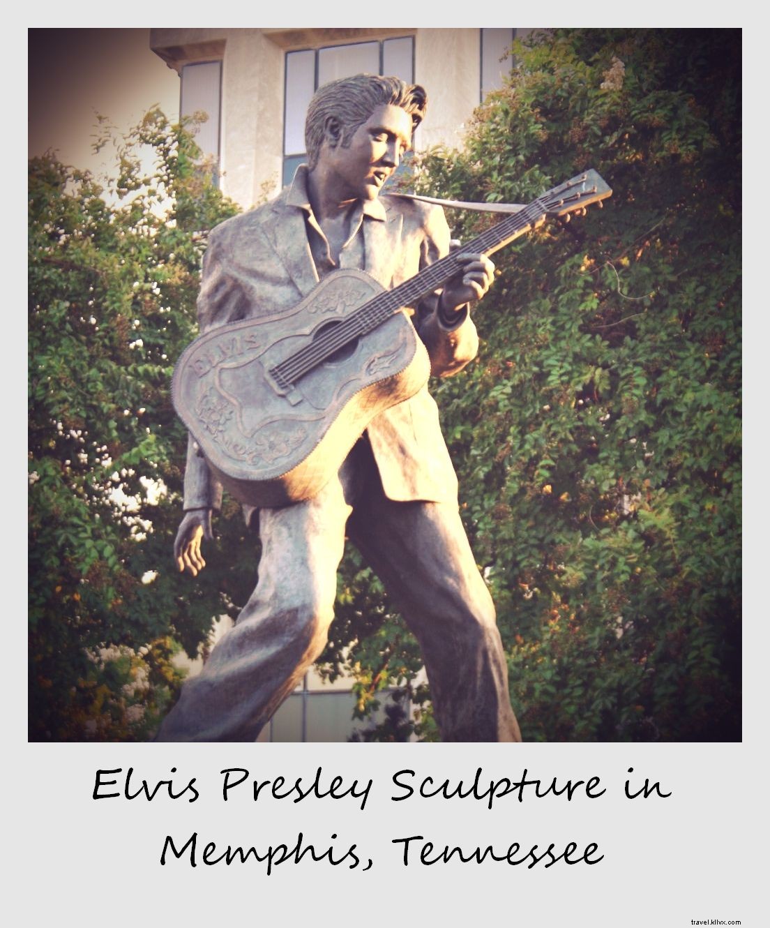 Polaroid de la semaine : Statue d Elvis Presley à Memphis, Tennessee