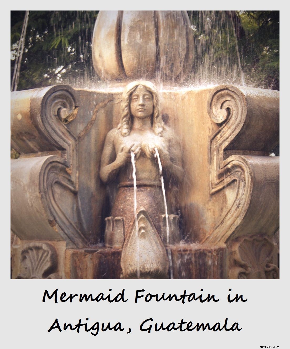 Polaroid de la semaine : la Fontaine des sirènes à Antigua, Guatemala