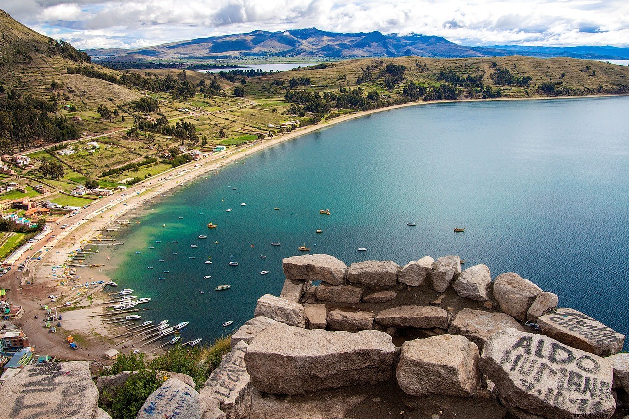 Îles flottantes : guide des attractions touristiques du lac Titicaca