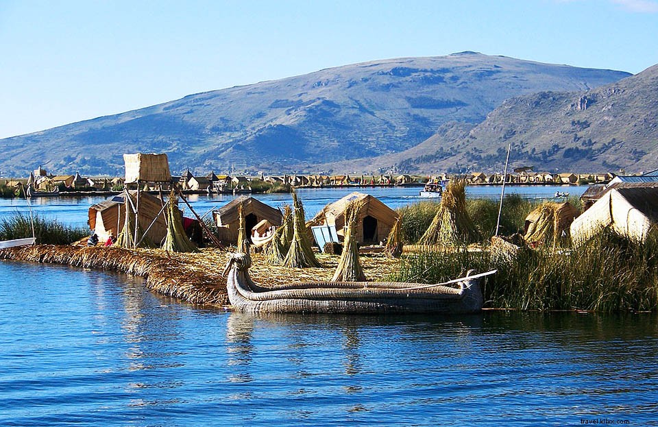 Îles flottantes : guide des attractions touristiques du lac Titicaca