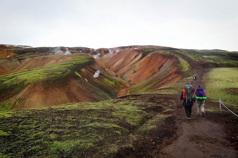 Trek et sentiers dans les montagnes arc‑en‑ciel de Landmannalaugar, Islande