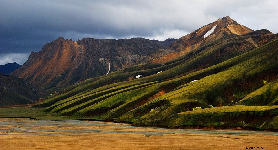 Trek et sentiers dans les montagnes arc‑en‑ciel de Landmannalaugar, Islande