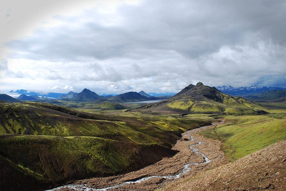 Trek et sentiers dans les montagnes arc‑en‑ciel de Landmannalaugar, Islande