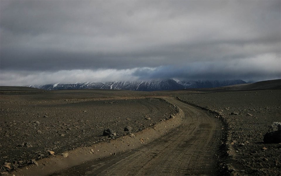 Trek et sentiers dans les montagnes arc‑en‑ciel de Landmannalaugar, Islande