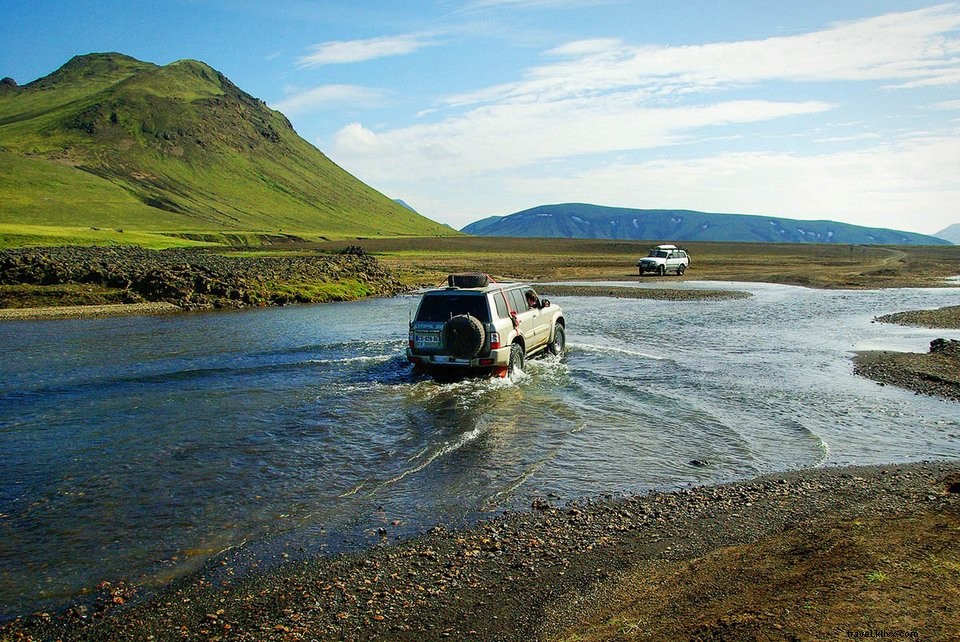 Trek et sentiers dans les montagnes arc‑en‑ciel de Landmannalaugar, Islande