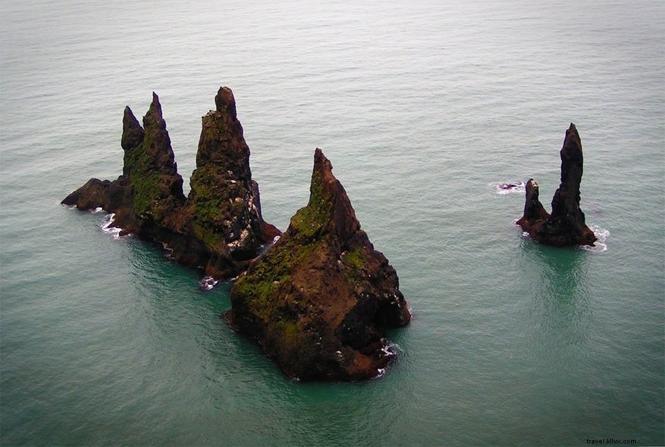 Guide complet de la plage de sable noir de Reynisfjara, Islande