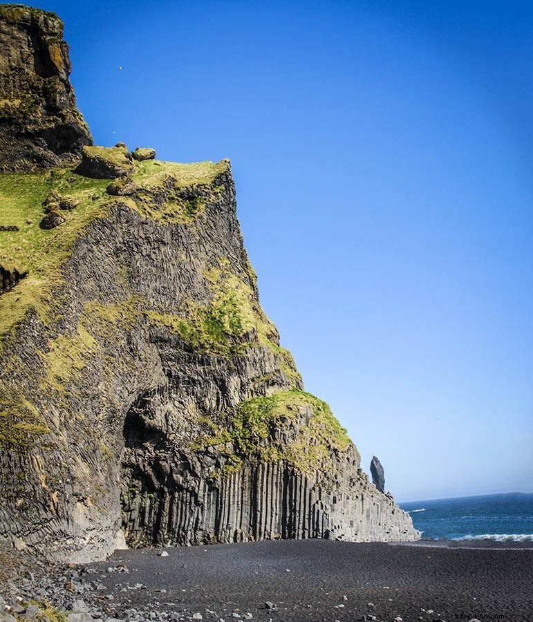 Guide complet de la plage de sable noir de Reynisfjara, Islande