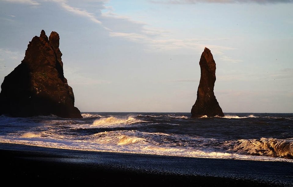 Guide complet de la plage de sable noir de Reynisfjara, Islande