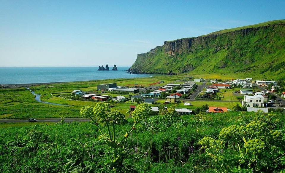 Guide complet de la plage de sable noir de Reynisfjara, Islande