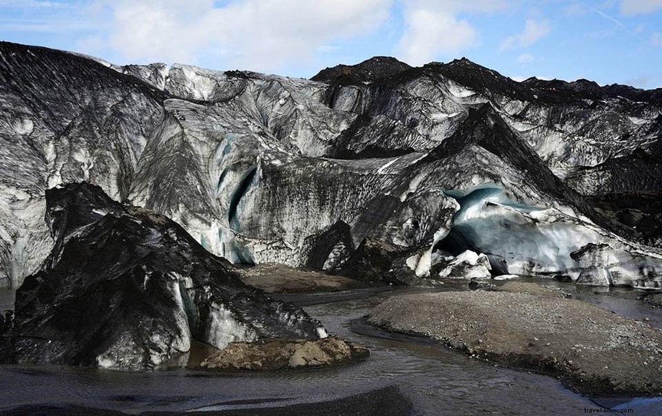 Guide complet de la plage de sable noir de Reynisfjara, Islande