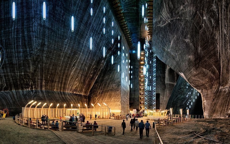 Salina Turda : parc d attractions dans une mine de sel