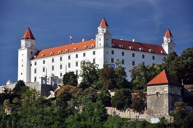 Bratislava : lieux incontournables, gastronomie, château et UFO